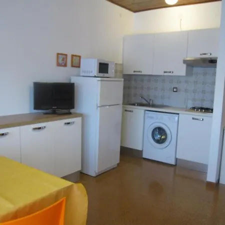 Flat With Big Terrace In Grado-Pineta