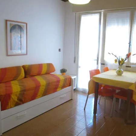 Flat With Big Terrace In Διαμέρισμα Grado-Pineta